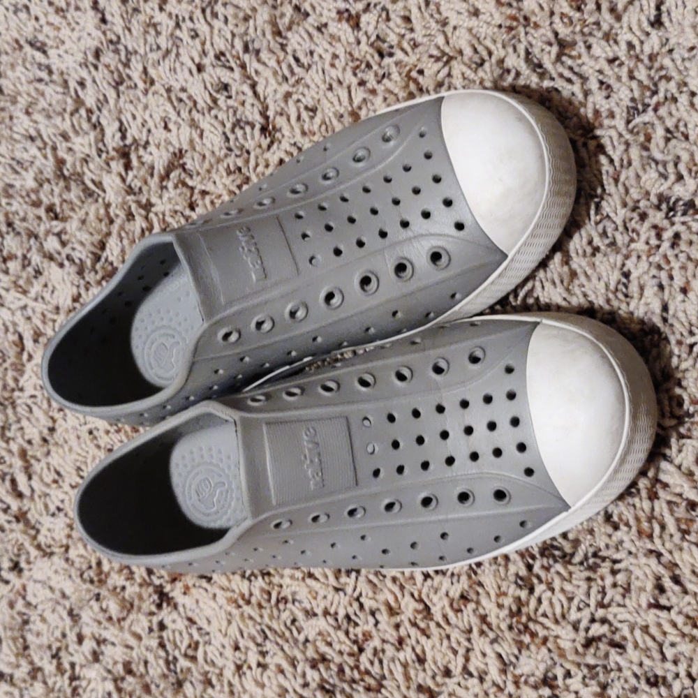 Native shoes gray/white, size J3